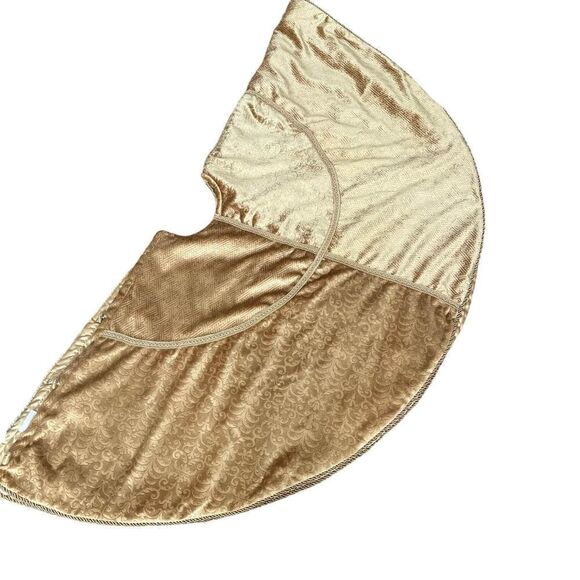 Christmas Tree Skirt 48 Inch Gold velvet fabric lined button closure